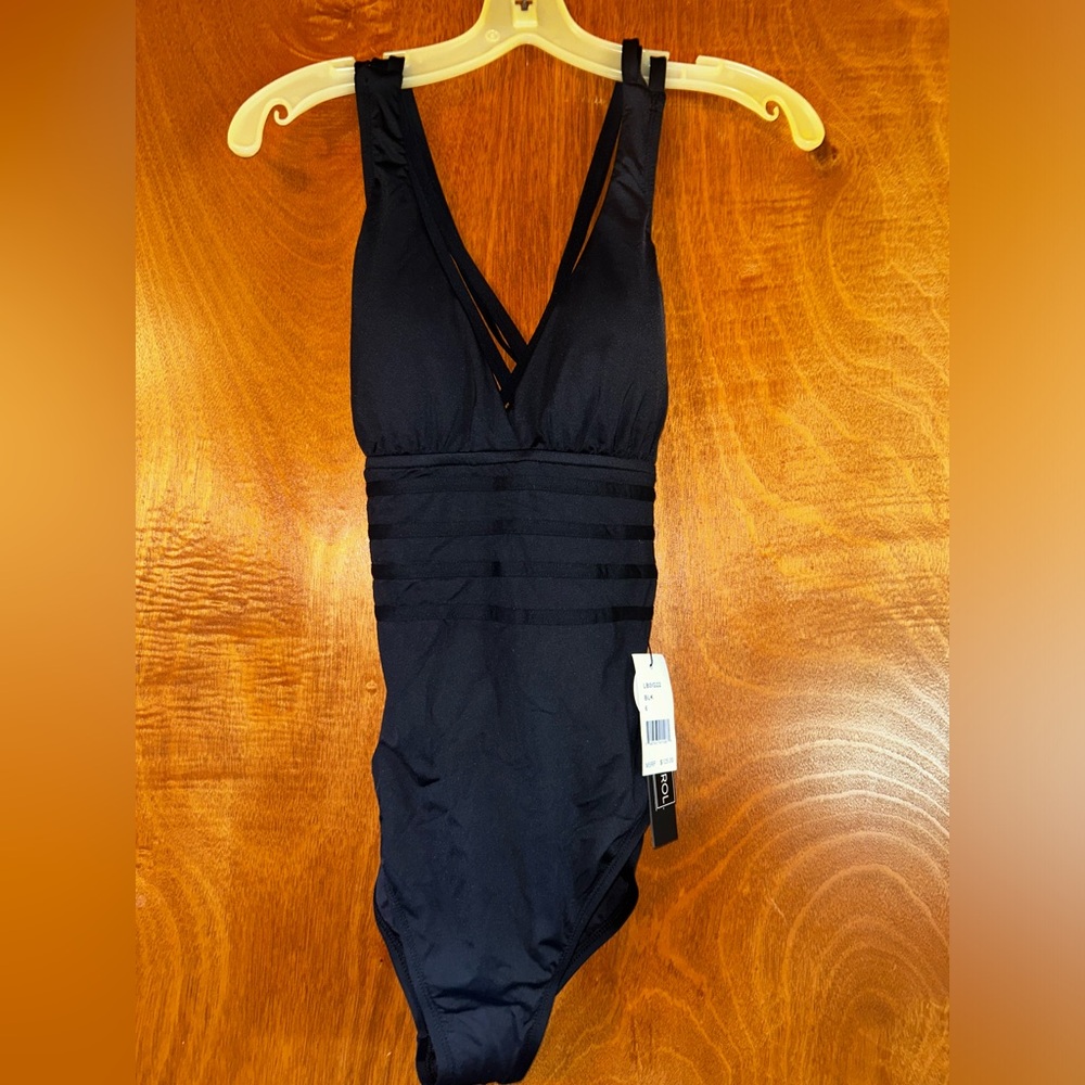 La Blanca Women's Island Goddess Multi-Strap Cross Back One pc swimsuit